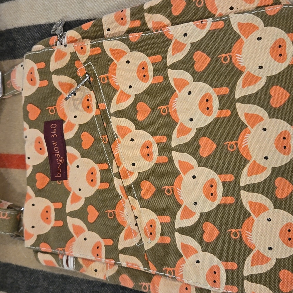 Bungalow 360 Small Pig Print Messenger Crossbody Bag NWOT - Picture 2 of 6